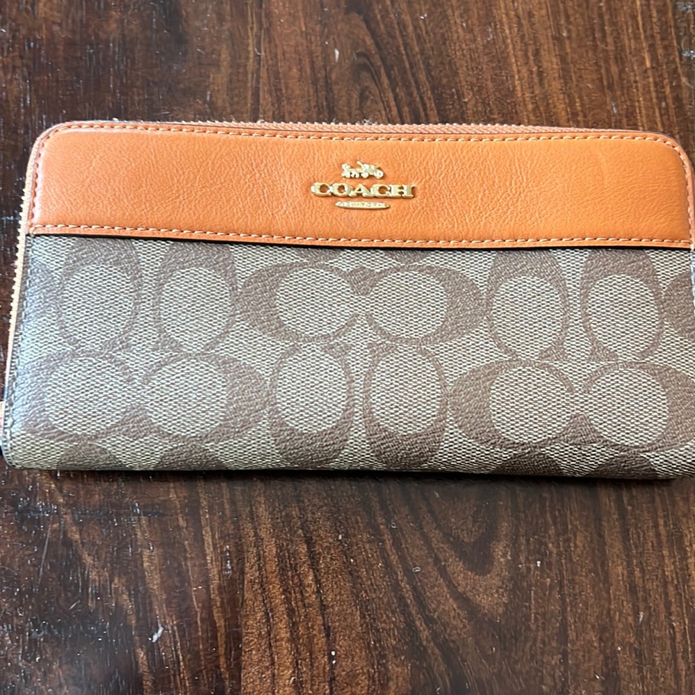 Coach wallet burnt orange with logo